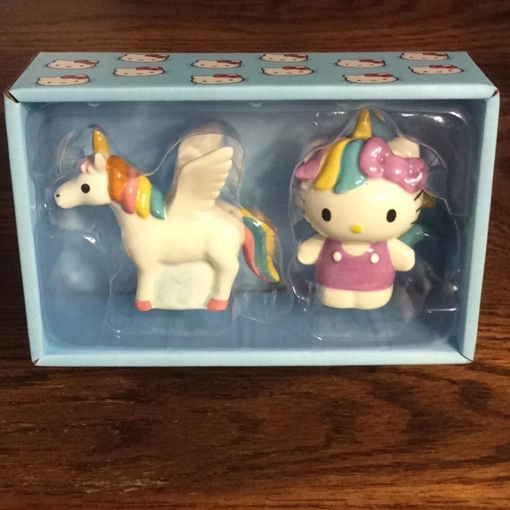 Sanrio Hello Kitty salt & pepper shakers